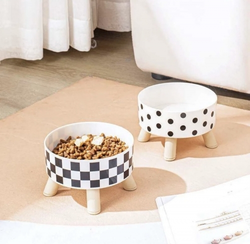 Bol pe suport pentru animale de companie