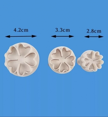 3 Decupatoare-Flori cu petale inimi